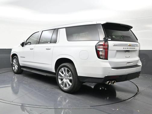 Summit White 2022 Chevrolet Suburban 2WD High Country