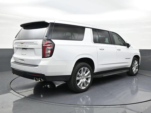 Summit White 2022 Chevrolet Suburban 2WD High Country