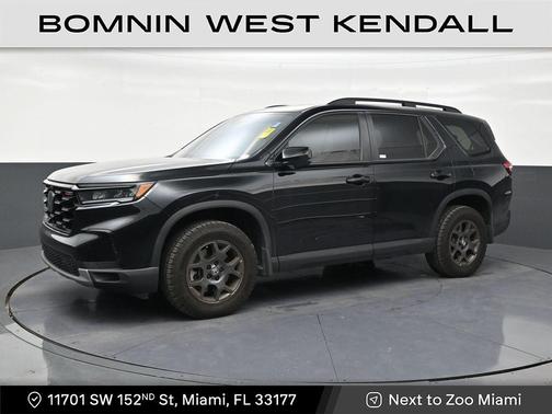 Crystal Black Pearl 2025 Honda Pilot TrailSport