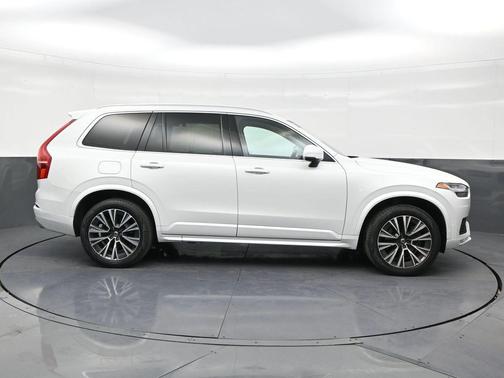 2020 Volvo XC90 T6 Momentum