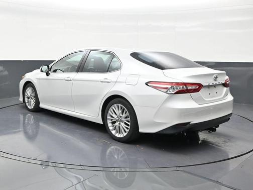 Pearl 2018 Toyota Camry XLE