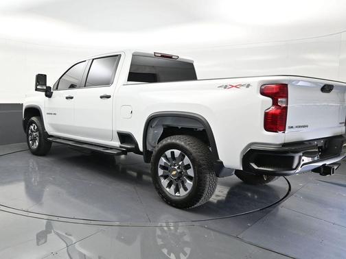 Summit White 2025 Chevrolet Silverado 2500 Custom