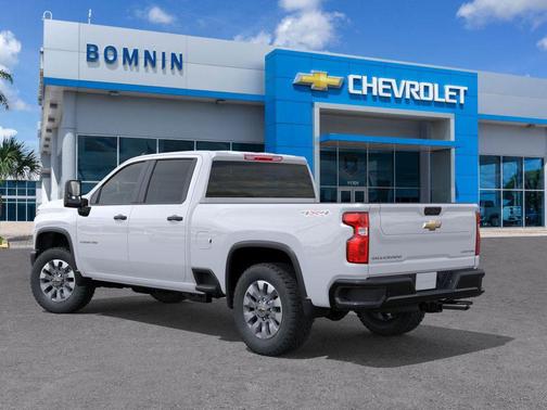 Summit White 2026 Chevrolet Silverado 2500 Custom