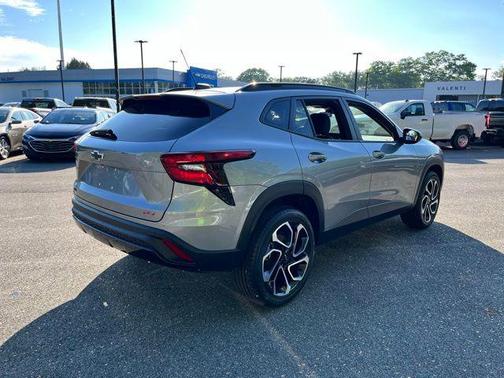 Sterling Gray Metallic 2025 Chevrolet Trax FWD 2RS