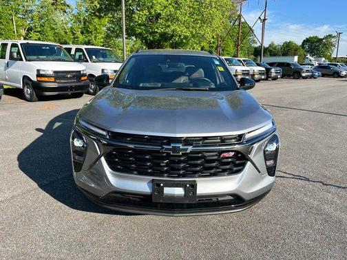 Sterling Gray Metallic 2025 Chevrolet Trax FWD 2RS