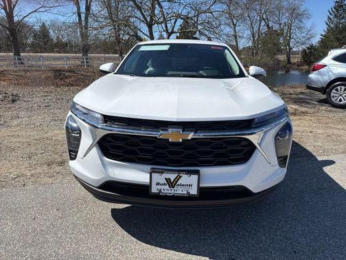 Summit White 2026 Chevrolet Trax LS