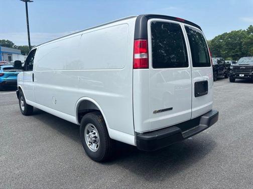 Summit White 2026 Chevrolet Express 3500 3500 Extended Wheelbase, WT, RWD