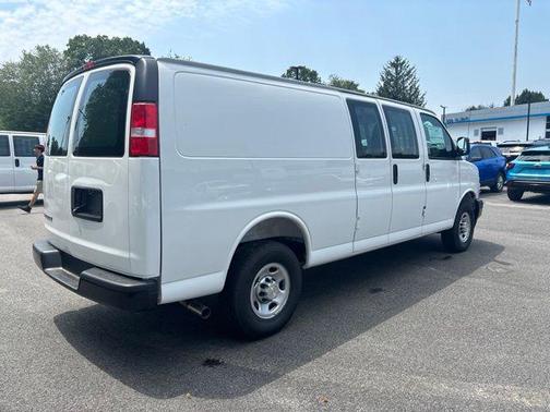 Summit White 2026 Chevrolet Express 3500 3500 Extended Wheelbase, WT, RWD