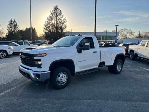 Summit White 2026 Chevrolet Silverado 3500 WT