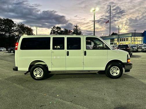 2025 Chevrolet Express 3500 RWD 3500 Regular Wheelbase LS