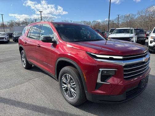 Radiant Red Tintcoat 2026 Chevrolet Traverse LT