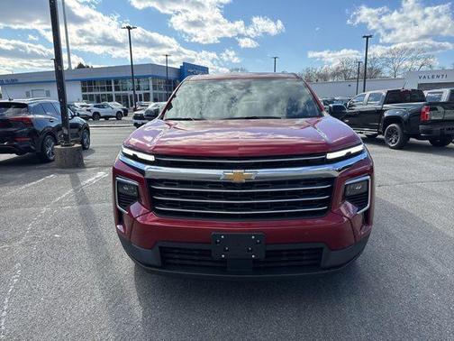 Radiant Red Tintcoat 2026 Chevrolet Traverse LT