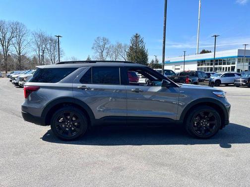 Carbonized Gray Metallic 2022 Ford Explorer ST-Line