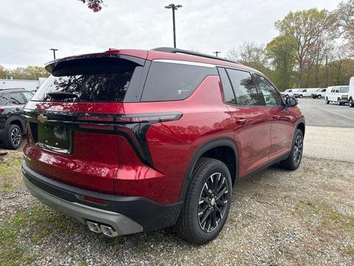 Radiant Red Tintcoat 2026 Chevrolet Traverse LT