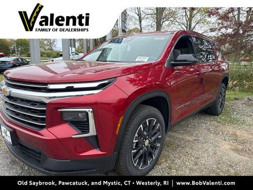 Radiant Red Tintcoat 2026 Chevrolet Traverse LT