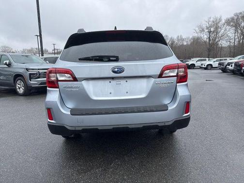 Ice Silver Metallic 2017 Subaru Outback 2.5i Premium