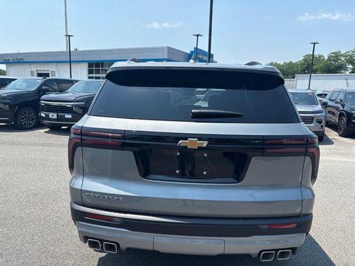 Sterling Gray Metallic 2026 Chevrolet Traverse LT