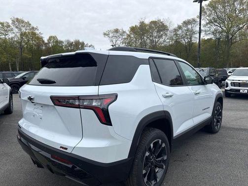 Polar White Tricoat 2026 Chevrolet Equinox FWD RS