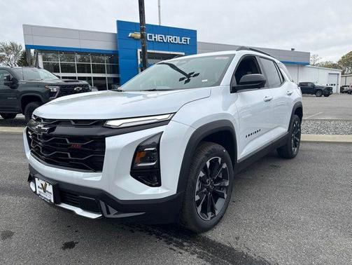 Polar White Tricoat 2026 Chevrolet Equinox FWD RS
