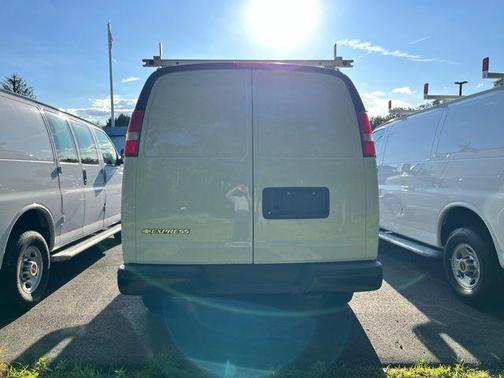 2024 Chevrolet Express 2500 RWD 2500 Regular Wheelbase WT