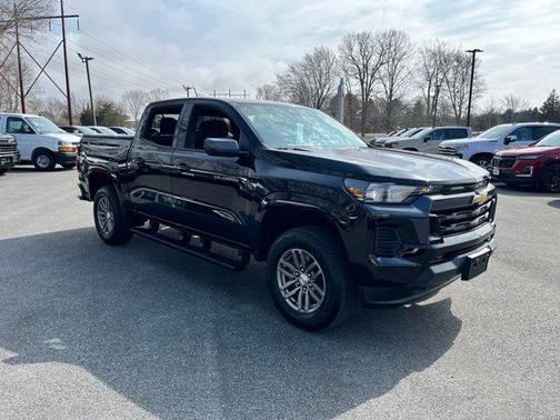 Black 2024 Chevrolet Colorado LT