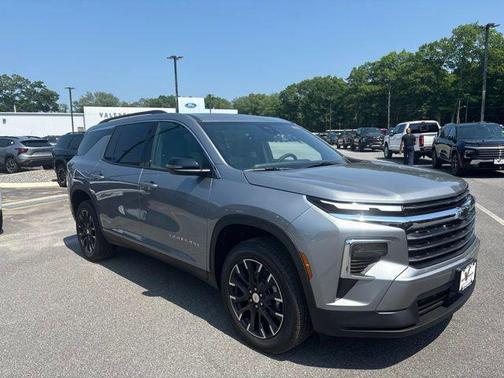 Sterling Gray Metallic 2026 Chevrolet Traverse LT