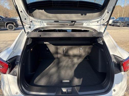 Summit White 2026 Chevrolet Trax LT