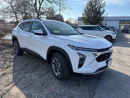 Summit White 2026 Chevrolet Trax LT