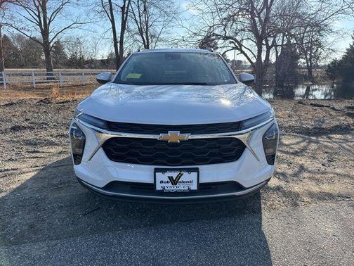 Summit White 2026 Chevrolet Trax LT