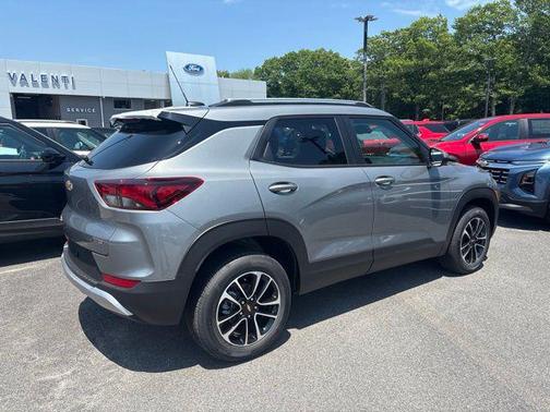 Sterling Gray Metallic 2026 Chevrolet Trailblazer LT