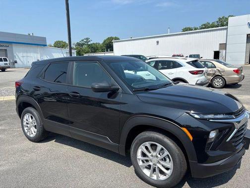 Mosaic Black Metallic 2026 Chevrolet Trailblazer LS