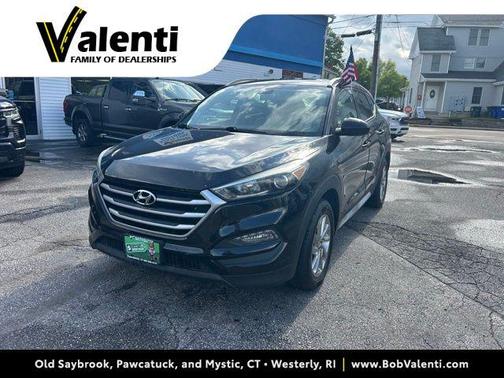 Black Noir Pearl 2017 Hyundai TUCSON SE