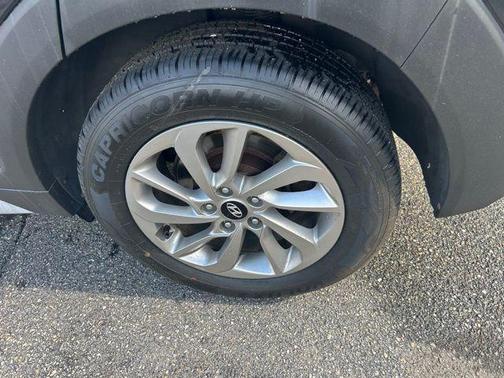 Black Noir Pearl 2017 Hyundai TUCSON SE