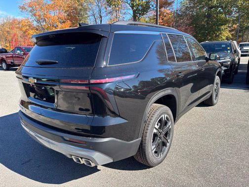 Mosaic Black Metallic 2027 Chevrolet Traverse LT