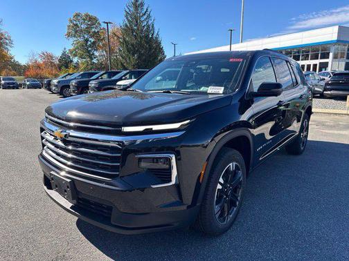 Mosaic Black Metallic 2027 Chevrolet Traverse LT