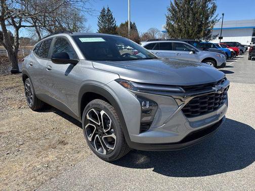 Sterling Gray Metallic 2026 Chevrolet Trax FWD 2RS