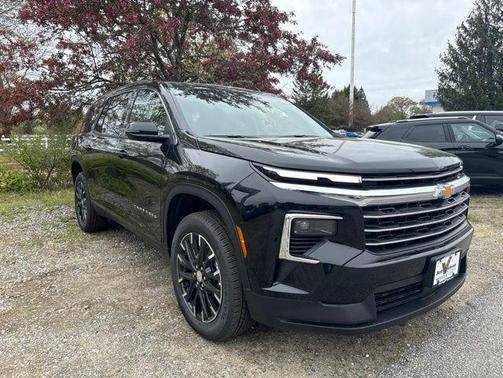 Mosaic Black Metallic 2026 Chevrolet Traverse LT