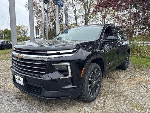 Mosaic Black Metallic 2026 Chevrolet Traverse LT