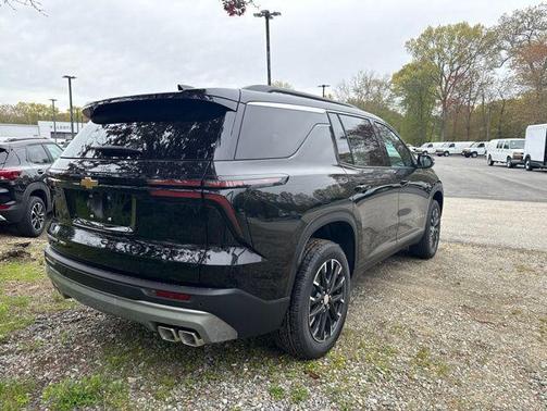 Mosaic Black Metallic 2026 Chevrolet Traverse LT
