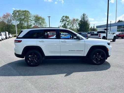 Bright White Clearcoat 2026 Jeep Grand Cherokee Limited