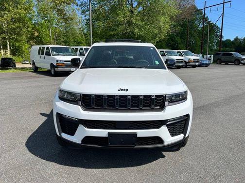 Bright White Clearcoat 2026 Jeep Grand Cherokee Limited