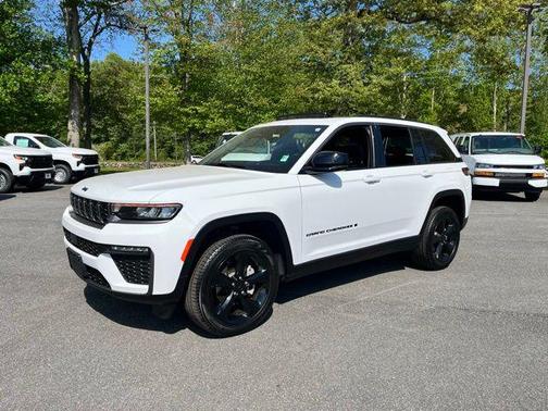 Bright White Clearcoat 2026 Jeep Grand Cherokee Limited