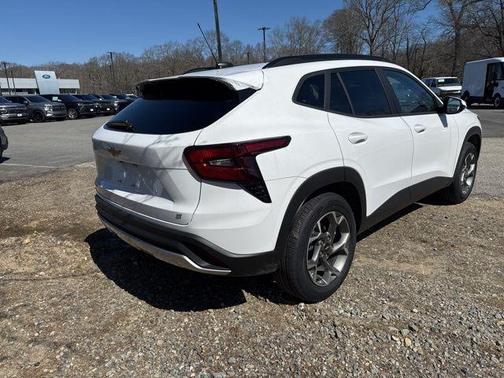 Summit White 2026 Chevrolet Trax LT