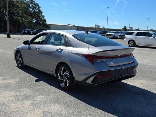 2025 Hyundai ELANTRA HEV SEL Sport