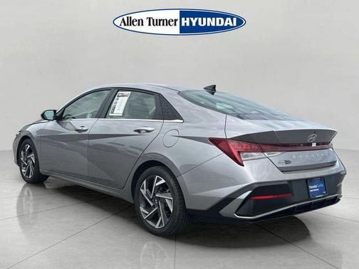 Fluid Metal 2025 Hyundai ELANTRA SEL