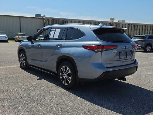 2021 Toyota Highlander Hybrid XLE