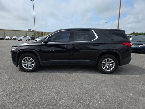 Mosaic Black Metallic 2019 Chevrolet Traverse LS