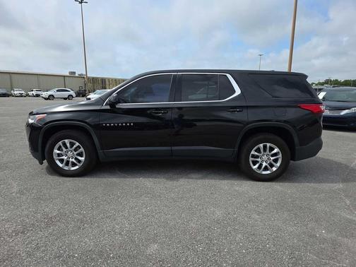 Mosaic Black Metallic 2019 Chevrolet Traverse LS