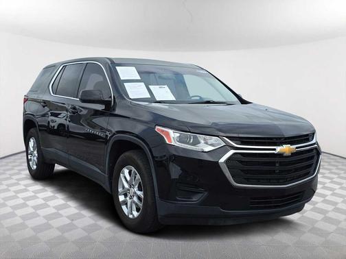 Mosaic Black Metallic 2019 Chevrolet Traverse LS