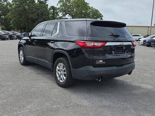 Mosaic Black Metallic 2019 Chevrolet Traverse LS
